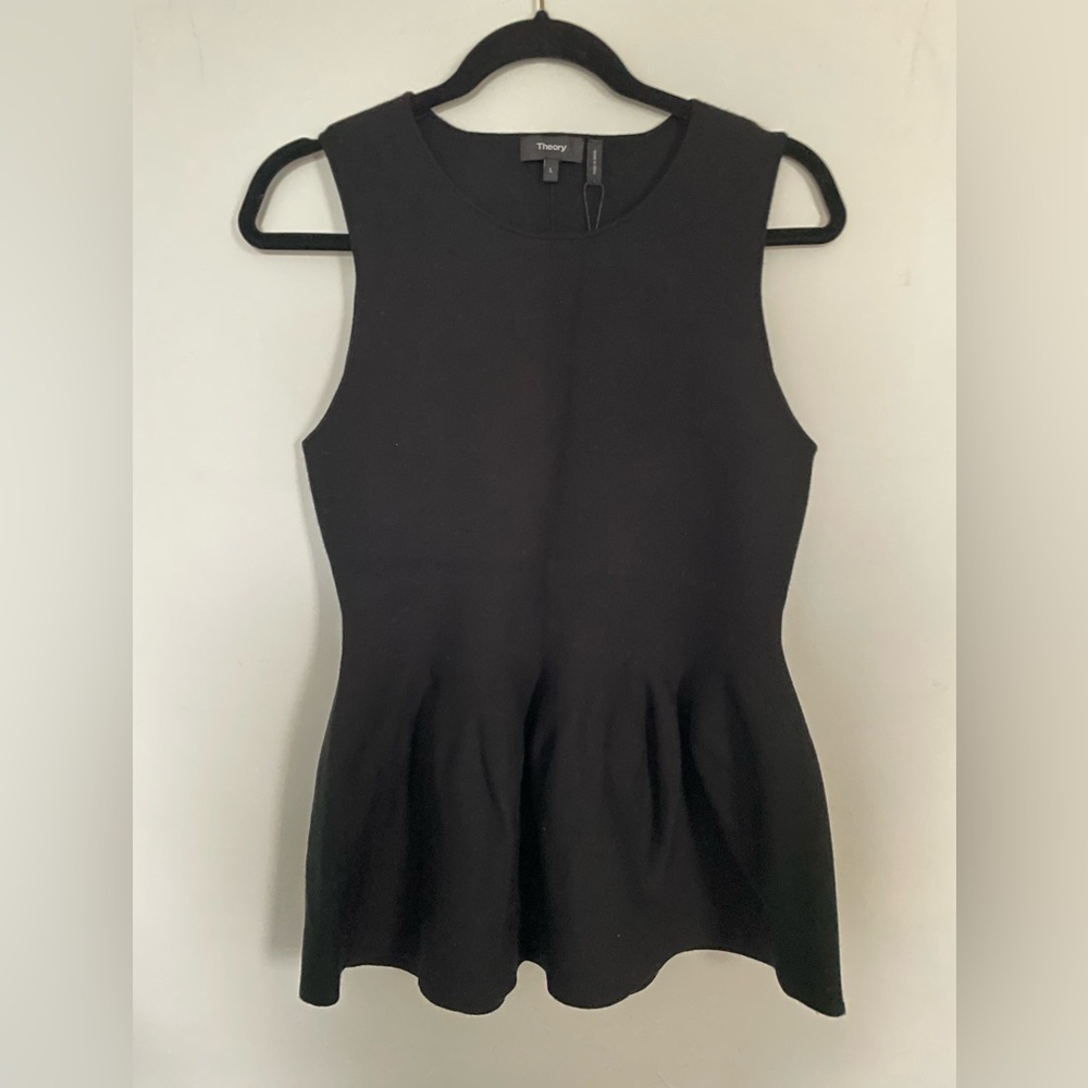 Theory shaped shell, black, size L. NWT.